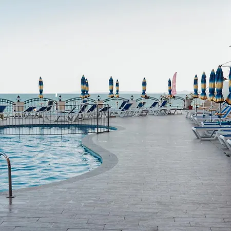 Mirage Collective 네세부르