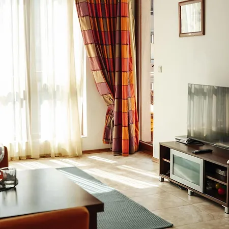 아파트 Mirage Collective