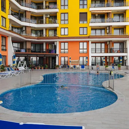 아파트 Mirage Collective *